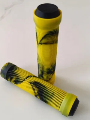 Puños de bicicleta de goma suave con camuflaje amarillo