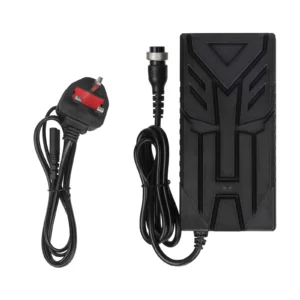 Cargador Ulip de 42 V a 54,6 V, 3 A, certificado CE y FCC con cabezal M16 de 3 orificios (enchufe británico)