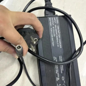 Cargador Kukirin G4 Max Xiaomi Head de 67,2 V y 5 A (estándar europeo)