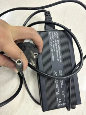 Cargador Kukirin G4 Max Xiaomi Head de 67,2 V y 5 A (estándar europeo)