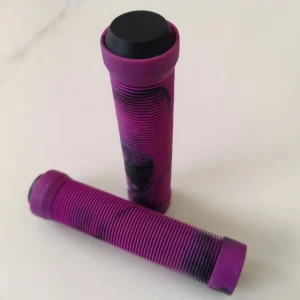 Puños de bicicleta de goma suave con diseño de camuflaje morado