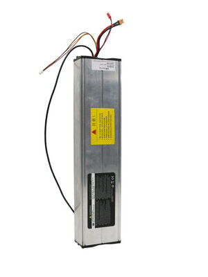 El scooter Xiaomi Pro está equipado con una batería de comunicación de 12,8 A.