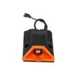 Esquina frontal izquierda envolvente Kukirin G2 Pro DB con luz LED de ojo de gato (negro y naranja) - Imagen 5