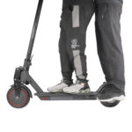 Pedal trasero rojo para patinete Xiaomi (con herramientas y tornillos) - Imagen 2