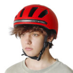 Casco inteligente rojo con control remoto inalámbrico en el manillar - Imagen 6