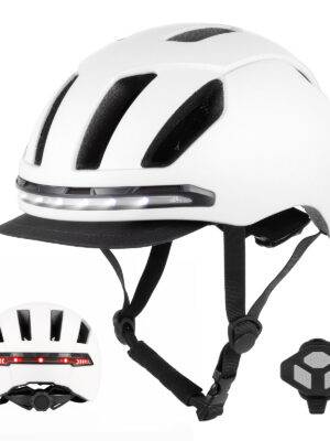 Casco inteligente blanco con control remoto inalámbrico en el manillar