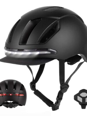 Casco inteligente negro con control remoto inalámbrico en el manillar