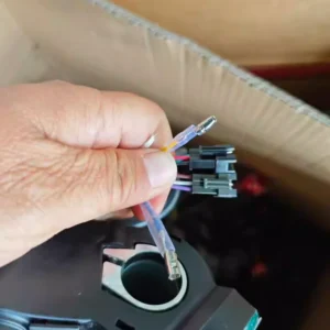 Manillar con pantalla roja, tres velocidades, bloqueo estándar y velocidad ajustable