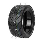Neumático de carretera sin cámara CST 90/65-6.5 con buena relación calidad-precio.