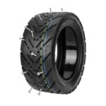 Neumático de carretera sin cámara CST 90/65-6.5 con buena relación calidad-precio.