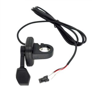 El lado derecho de la palanca de cambios de velocidad del cabezal SM negro de cinco estrellas