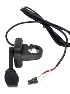 El lado derecho de la palanca de cambios de velocidad del cabezal SM negro de cinco estrellas