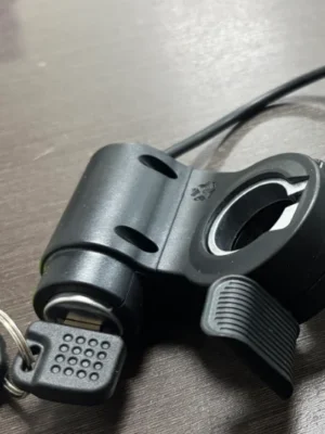 Acelerador Kukirin G2 Pro con bloqueo de puerta