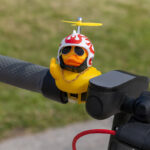 PTO-007 Pato casco hélice fuego con dedo - Imagen 4